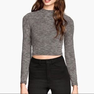 H&M Mock Neck Long Sleeve Crop Top Gray Black